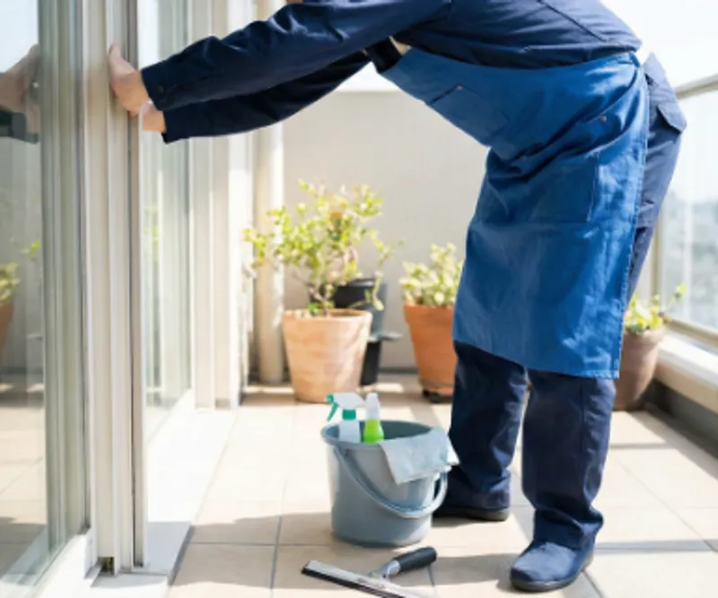 Window & Balcony Cleaning
